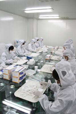 PP Enjeksiyon Malzemesi Nano Çip Evcil Köpekler Kediler 125mm RFID Cam Etiket 7mm 1342KHz ISO117845 FDXB Mikroçip IP67 Standartıyla